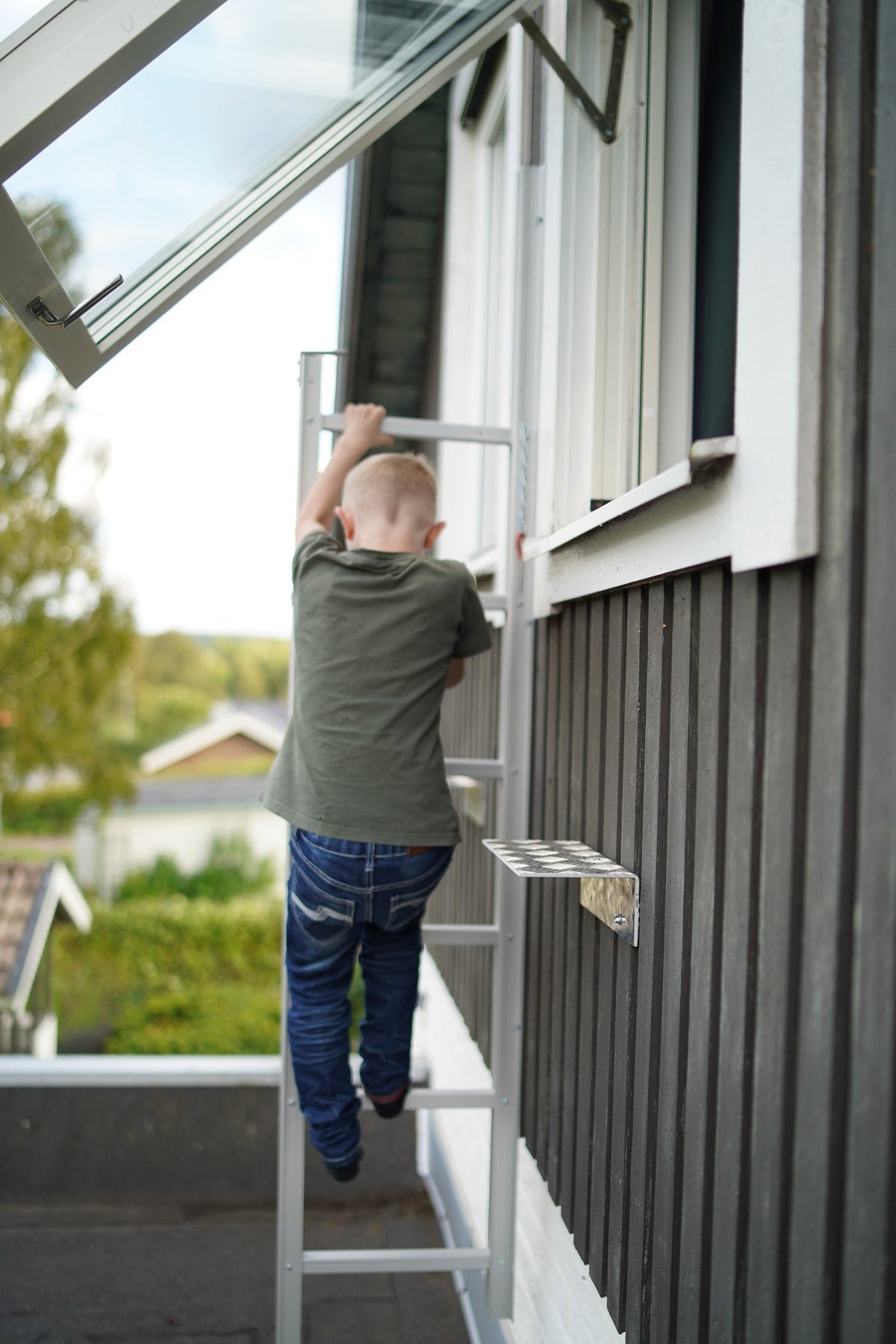 Tak och utrymningsstegar
